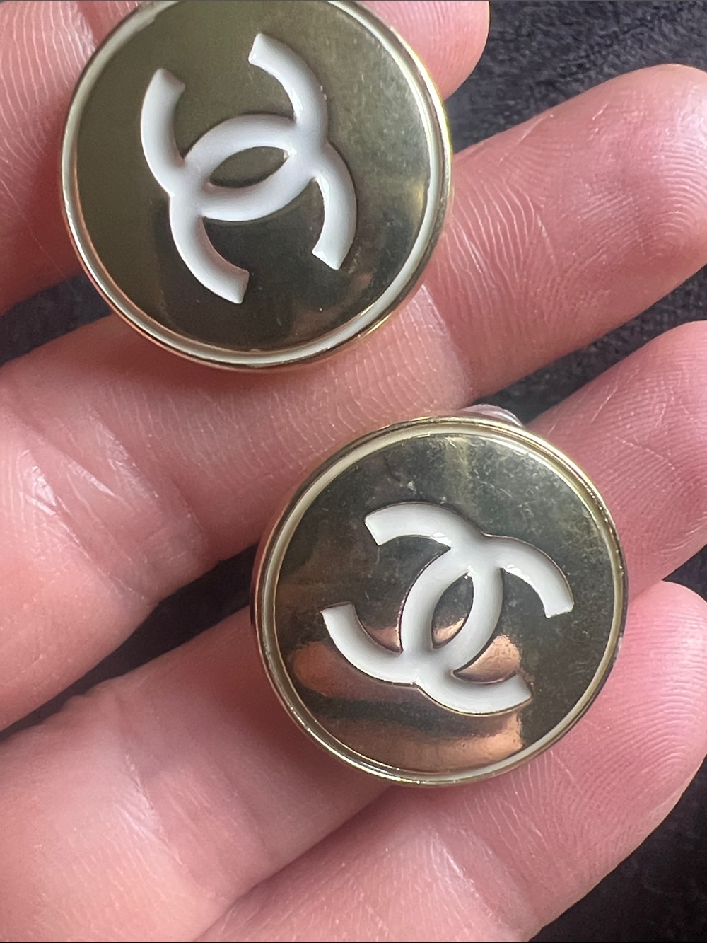 CHANEL Gold-Tone Button earrings with White CC Logo - Picture 2 of 11
